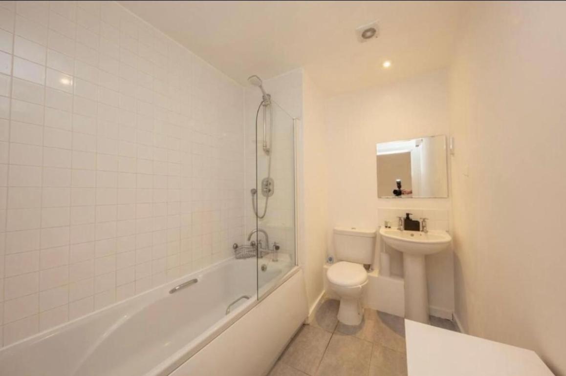 Novanest Salford Apartment Manchester Exterior photo
